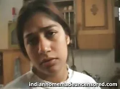 Mujer de ébano muest ...