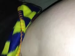 Acariciando un coño  ...