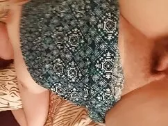 Jovencita chupa una  ...