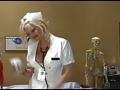 Esta chica eyacula a ...