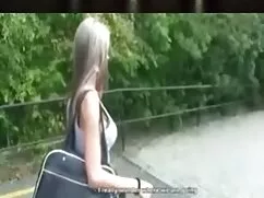 Morena folla en ambo ...