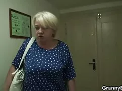 Rubia de pelo corto  ...